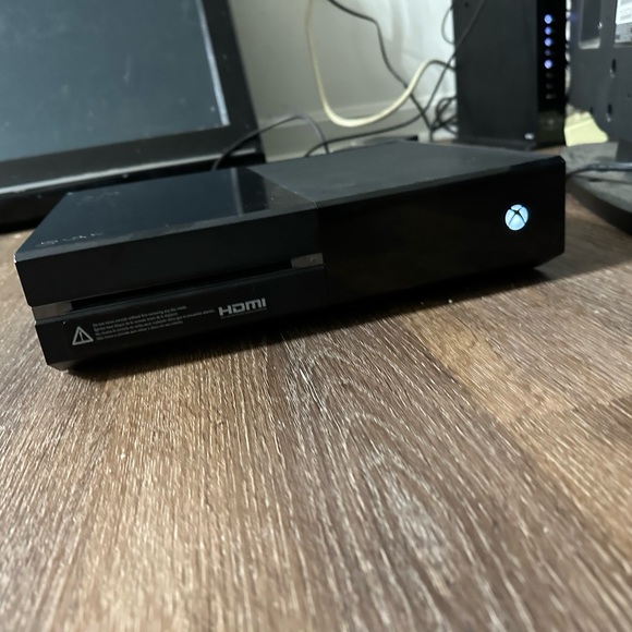 Xbox one with Kinect - Picture 2 of 6